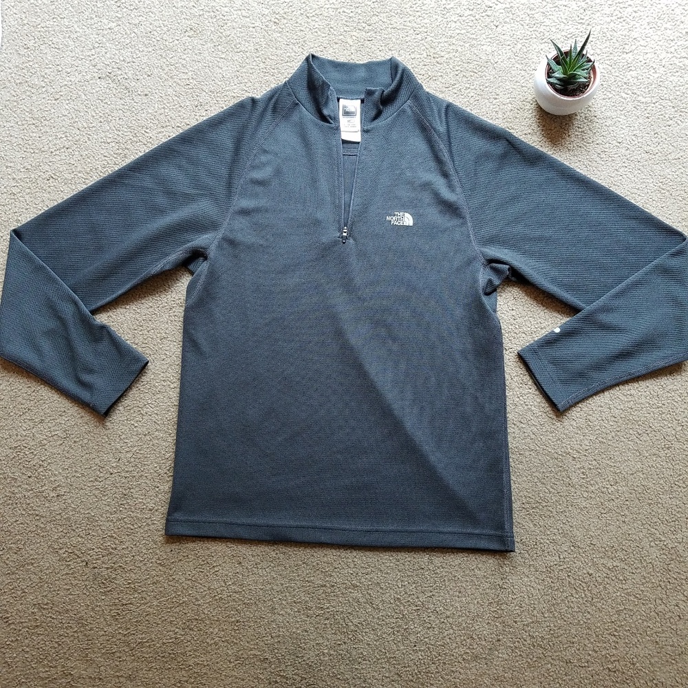 SALE! North Face 1/4 zip long sleeve vapor wick